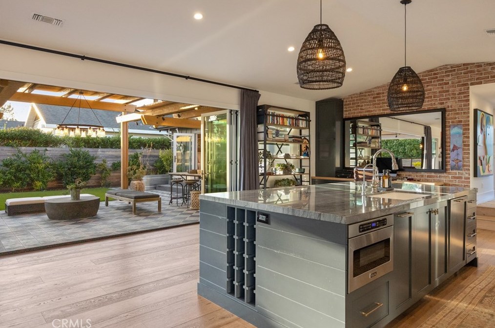 337 Costa Mesa St, Costa Mesa CA  92627-2307 exterior