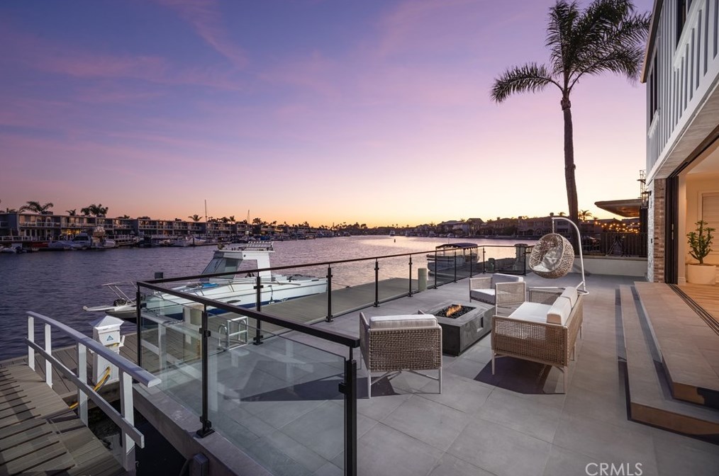 17007 Edgewater Ln, Huntington Beach CA  92649-4207 exterior