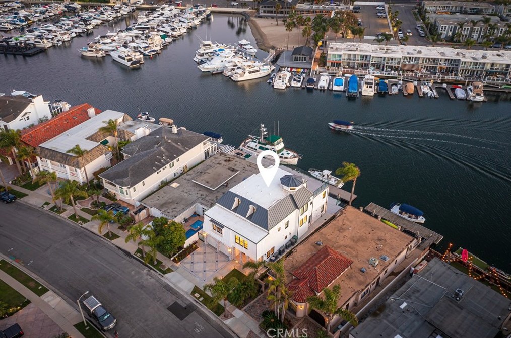 17007 Edgewater Ln, Huntington Beach CA  92649-4207 exterior