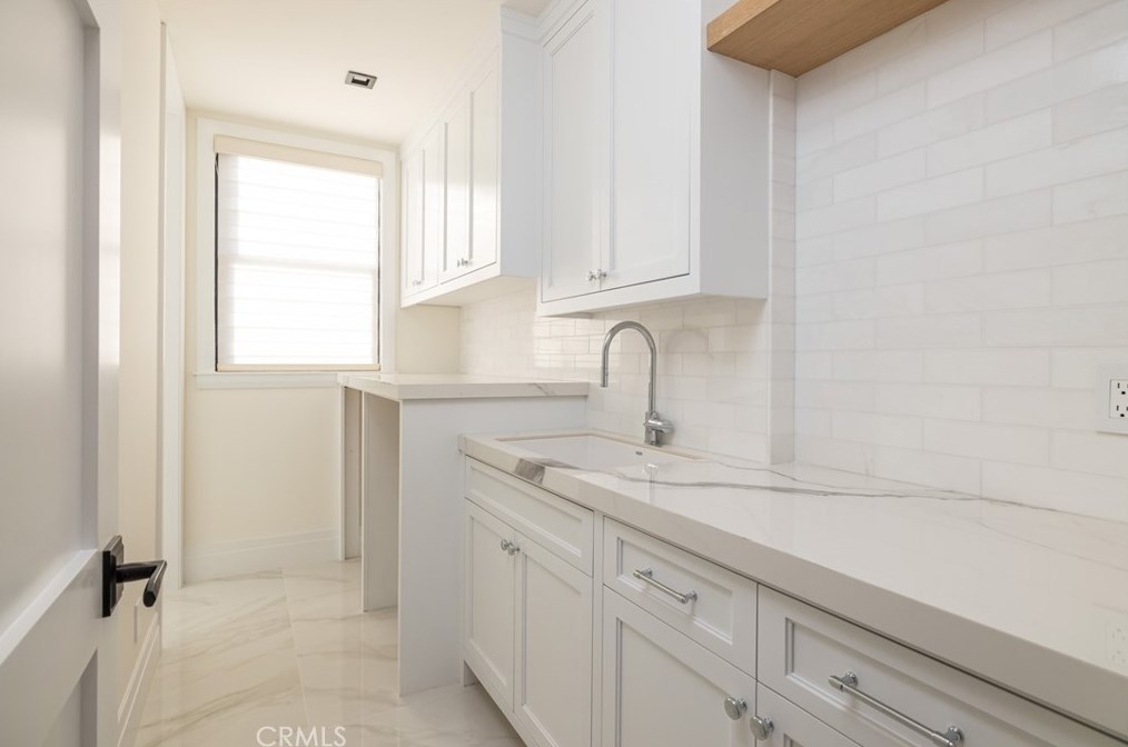 17007 Edgewater Ln, Huntington Beach CA  92649-4207 exterior