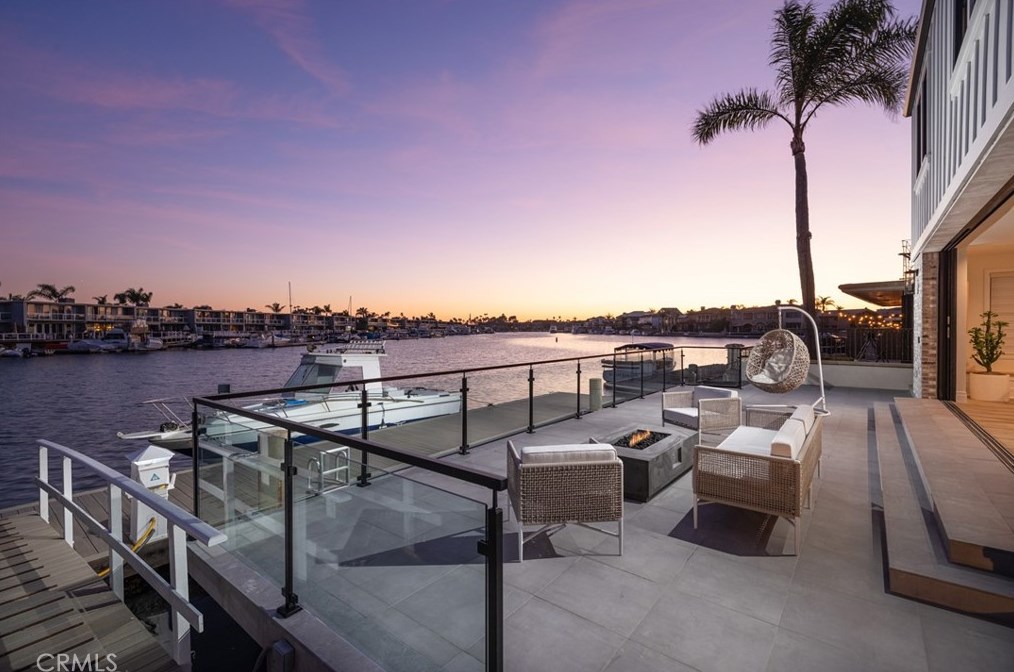 17007 Edgewater Ln, Huntington Beach CA  92649-4207 exterior