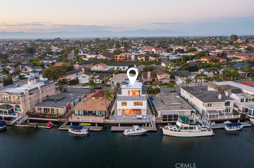17007 Edgewater Ln, Huntington Beach CA  92649-4207 exterior
