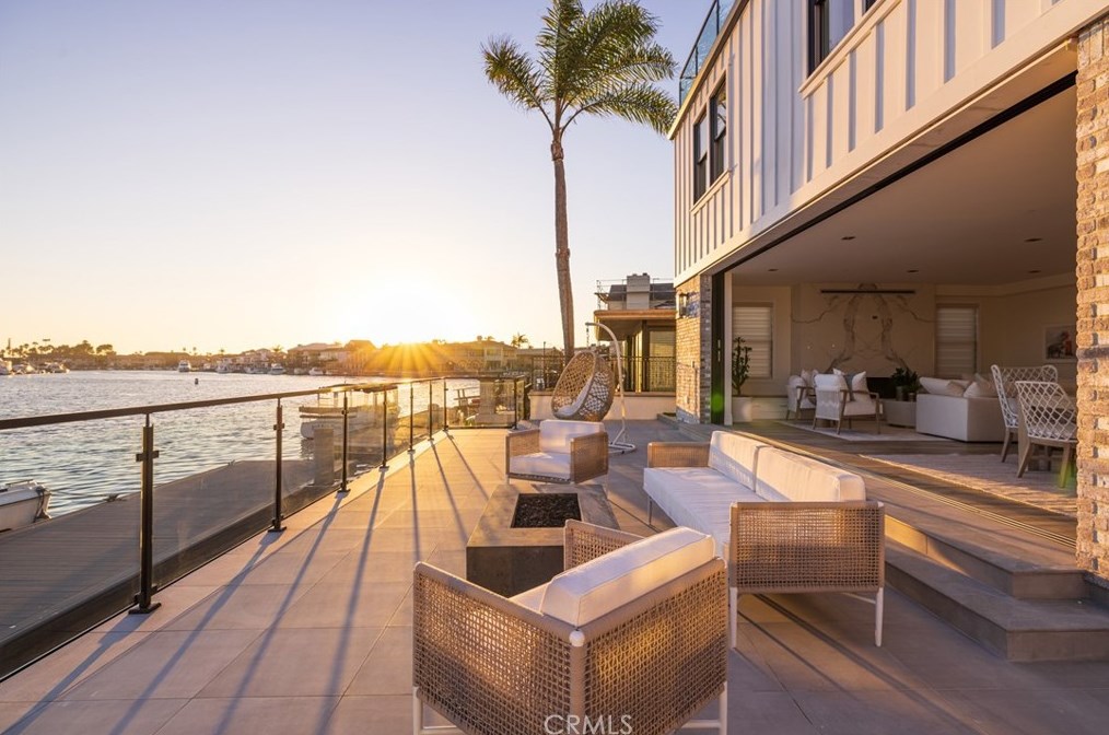 17007 Edgewater Ln, Huntington Beach CA  92649-4207 exterior