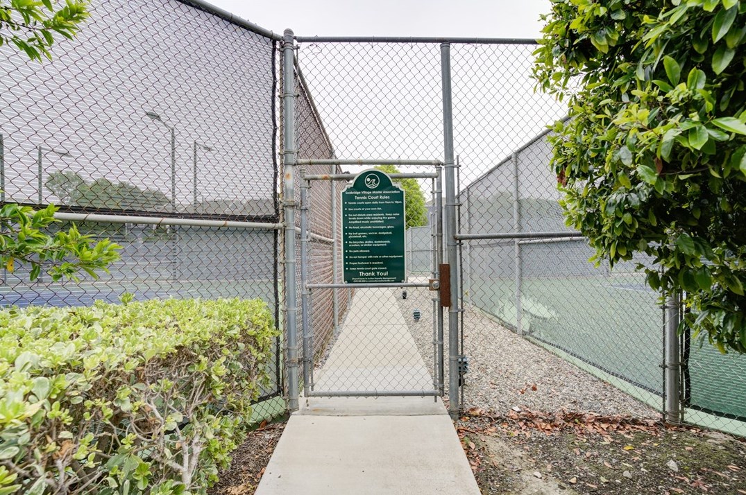 20271 Sealpoint Ln, Huntington Beach CA  92646-8566 exterior