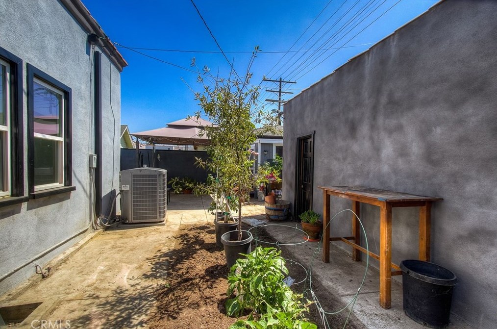 1456 89 St, Los Angeles CA  90002-1225 exterior