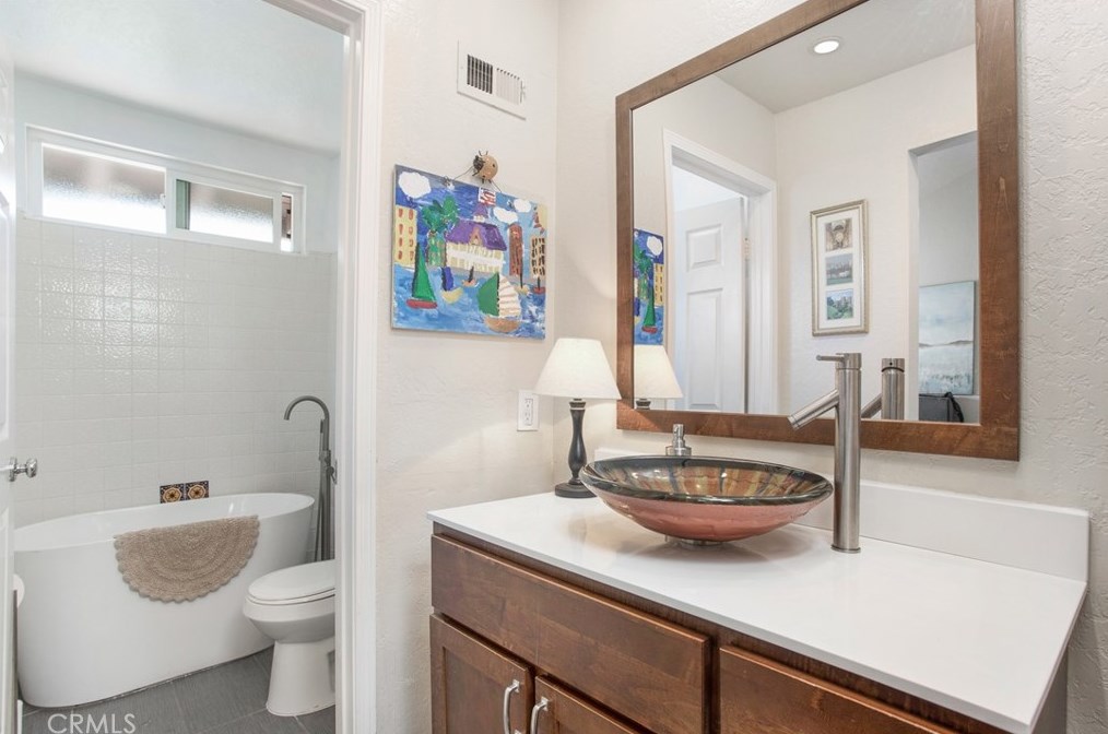 2792 Longwood Ct, Costa Mesa CA  92626-4763 exterior