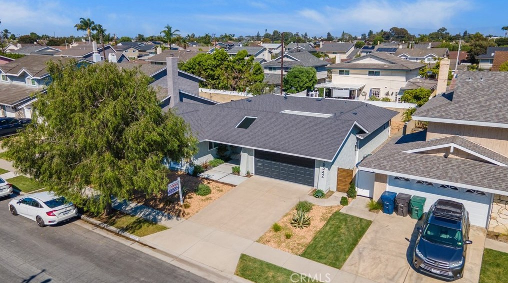 16342 Gentry Ln, Huntington Beach CA  92647-3304 exterior