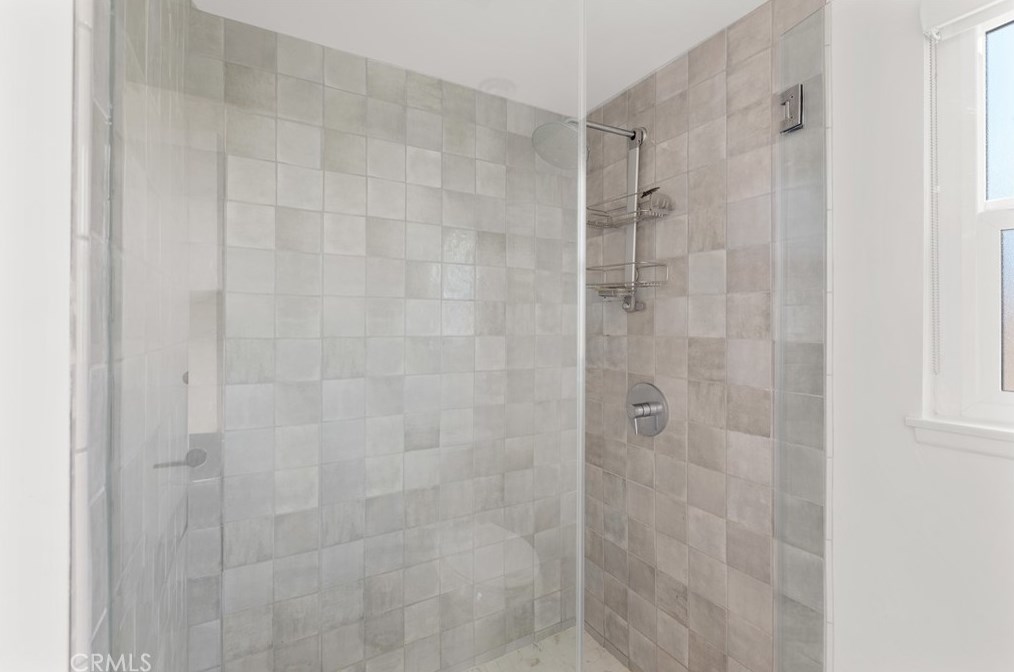 16342 Gentry Ln, Huntington Beach CA  92647-3304 exterior