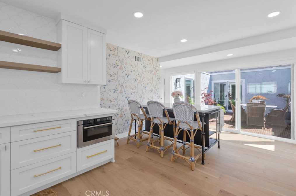 16342 Gentry Ln, Huntington Beach CA  92647-3304 exterior