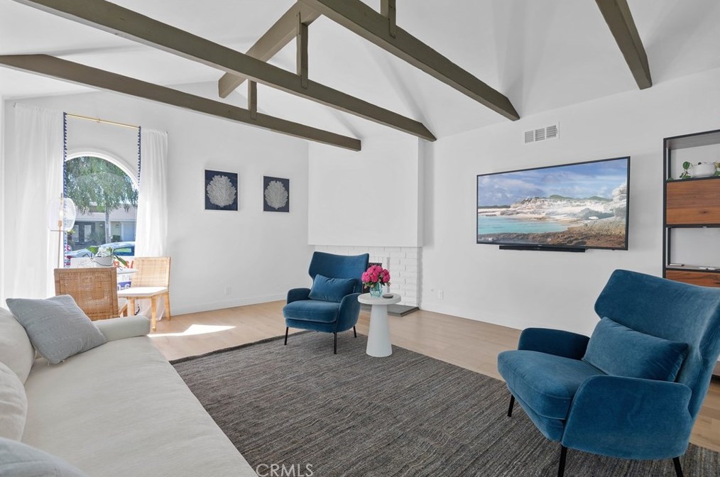16342 Gentry Ln, Huntington Beach CA  92647-3304 exterior