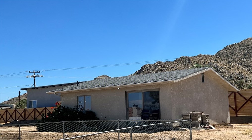 7586 Olympic Rd, Joshua Tree CA  92252-2956 exterior