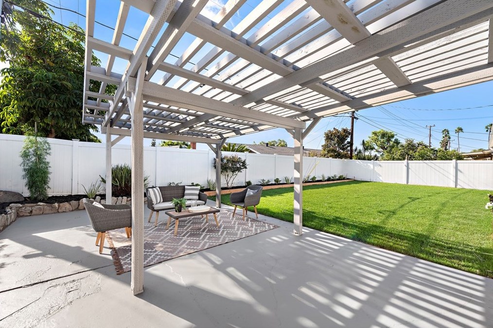 3059 Coolidge Ave, Costa Mesa CA  92626-2809 exterior