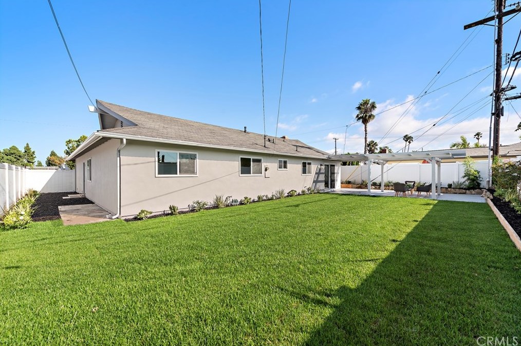 3059 Coolidge Ave, Costa Mesa CA  92626-2809 exterior