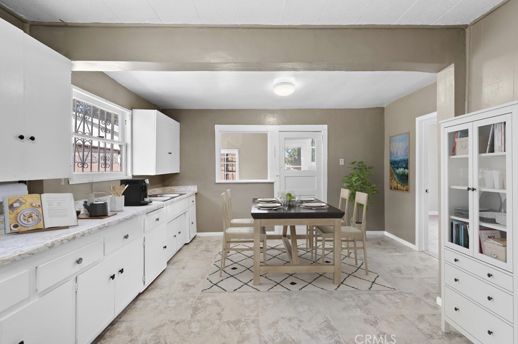 12225 Meadow Dr, Artesia CA  90701-7005 exterior