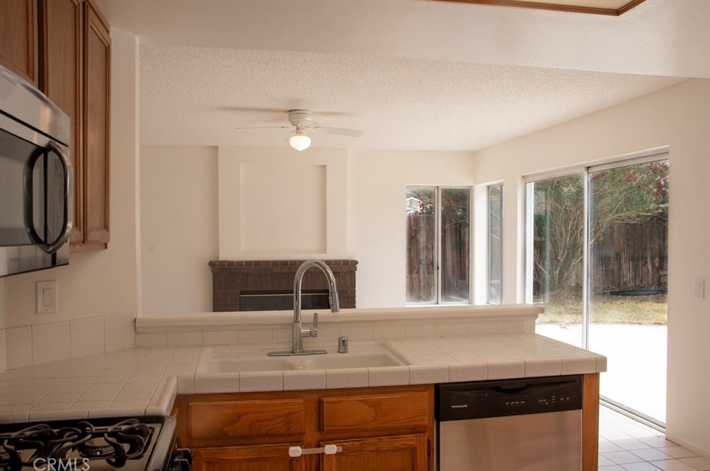 3234 Rollingridge Ave, Palmdale CA  exterior