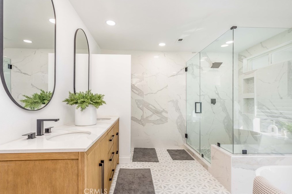 1117 Dennis Dr, Costa Mesa CA  92626-1650 exterior