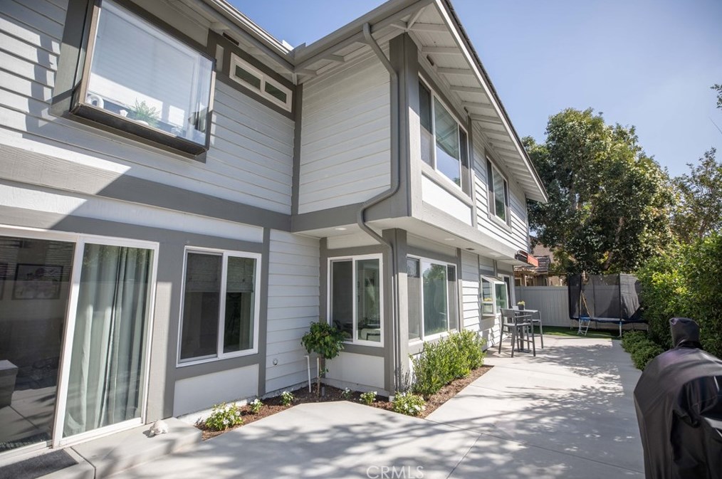 1117 Dennis Dr, Costa Mesa CA  92626-1650 exterior