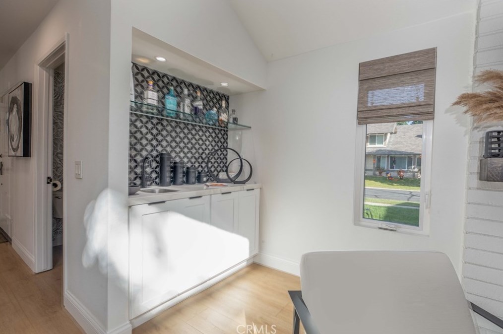 1117 Dennis Dr, Costa Mesa CA  92626-1650 exterior