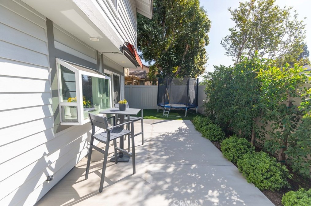 1117 Dennis Dr, Costa Mesa CA  92626-1650 exterior