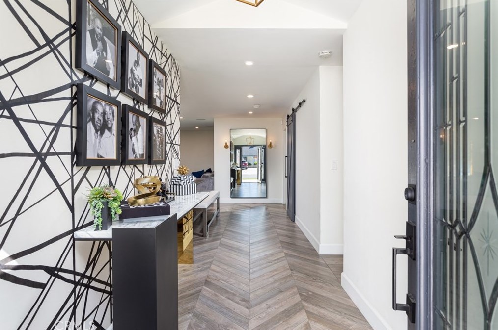 3102 Roanoke Ln, Costa Mesa CA  92626-3022 exterior