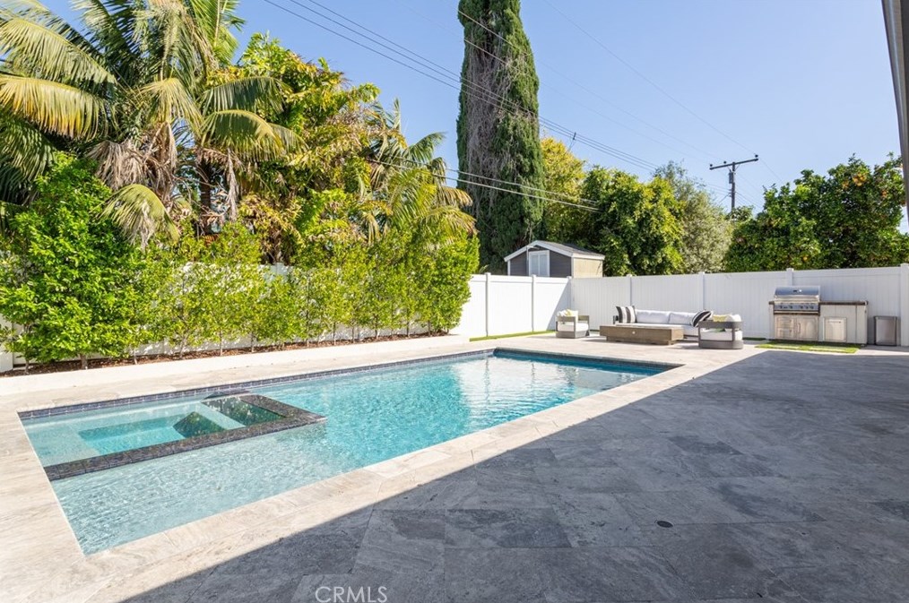 3102 Roanoke Ln, Costa Mesa CA  92626-3022 exterior