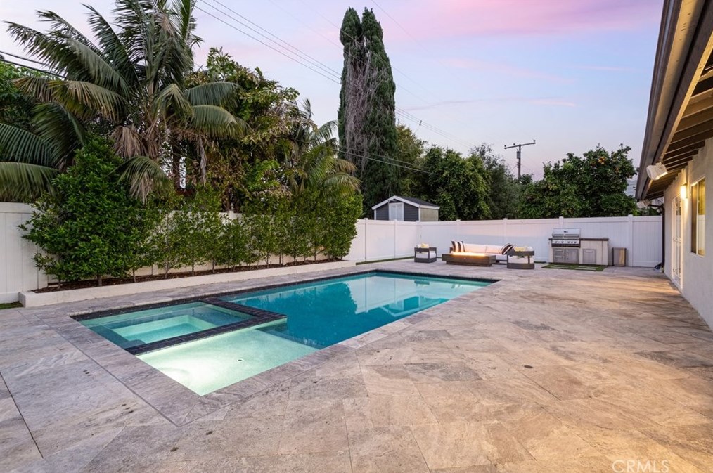 3102 Roanoke Ln, Costa Mesa CA  92626-3022 exterior