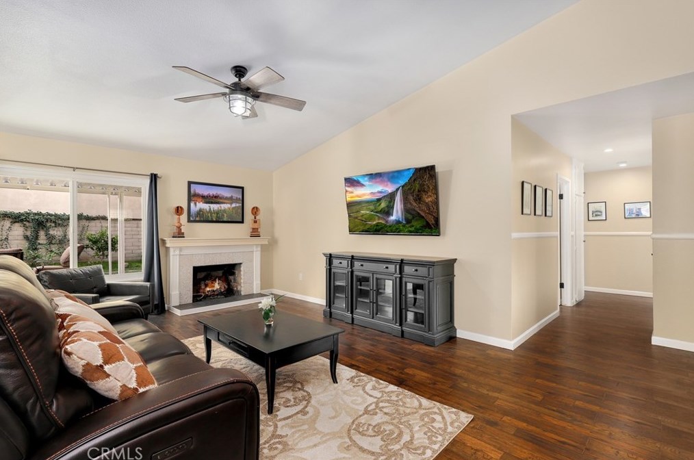 6842 Capstone Dr, Huntington Beach CA  92647-5606 exterior