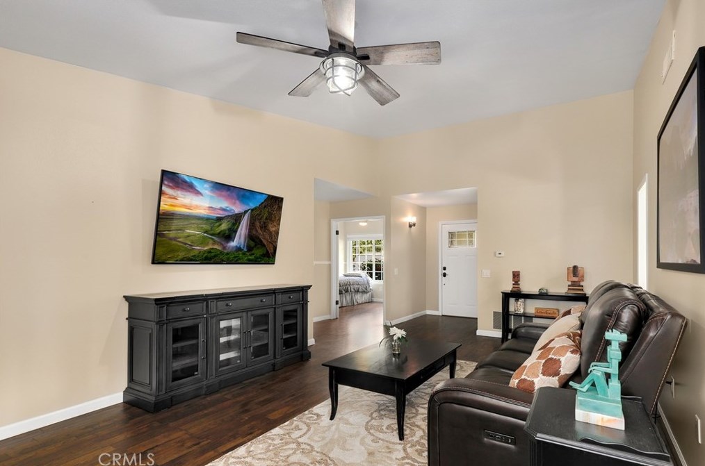 6842 Capstone Dr, Huntington Beach CA  92647-5606 exterior