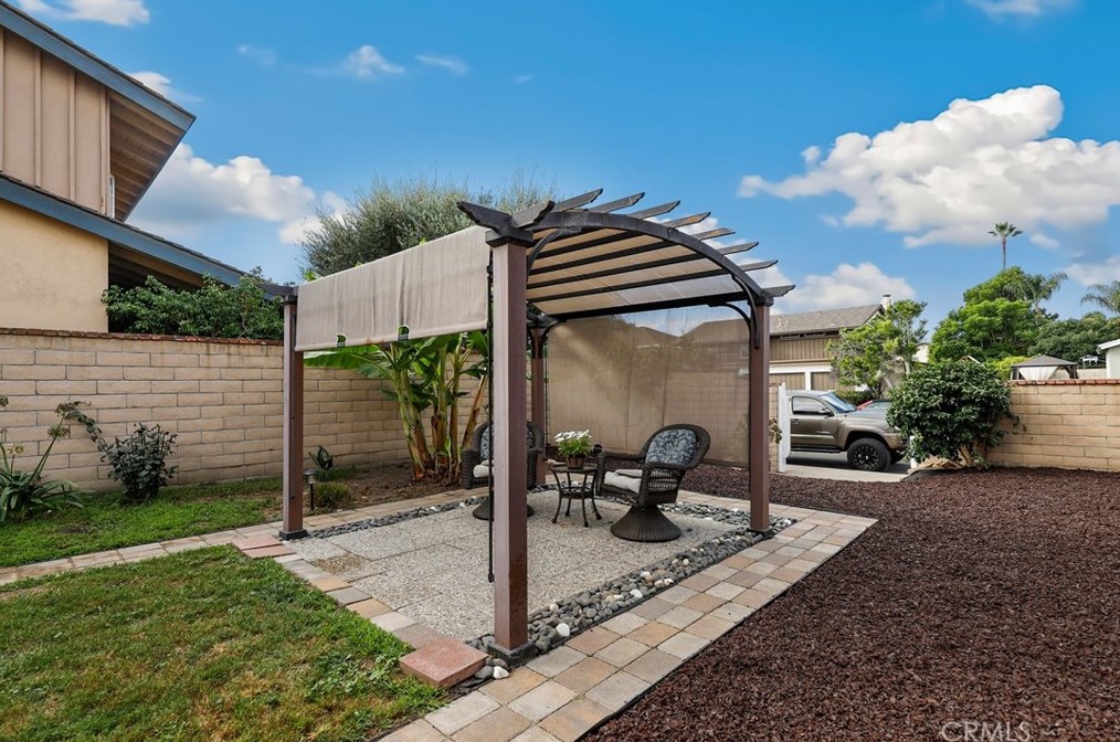 6842 Capstone Dr, Huntington Beach CA  92647-5606 exterior