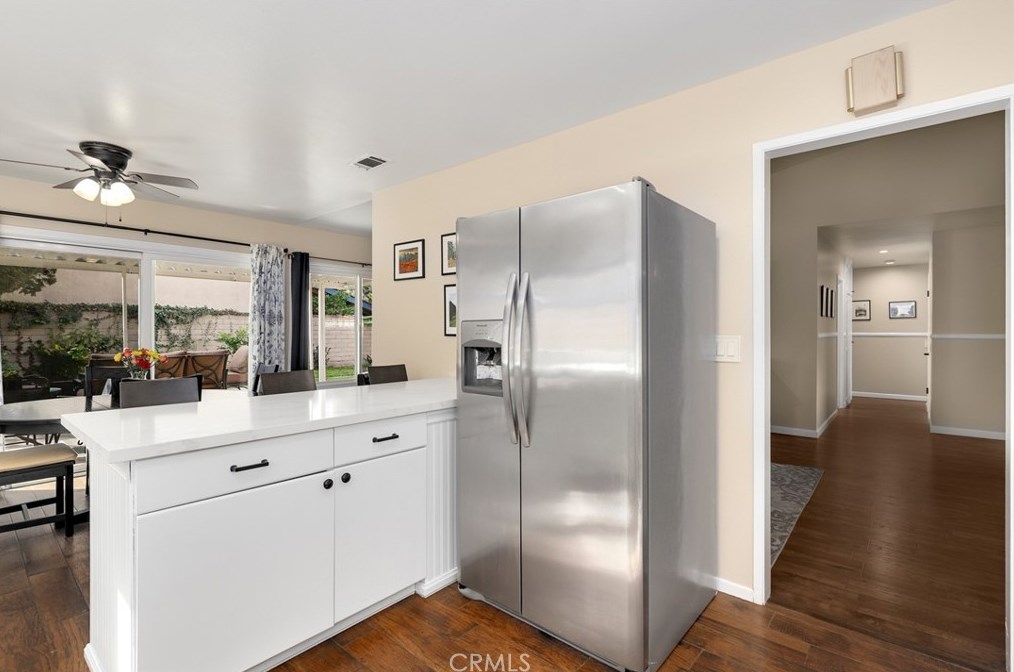 6842 Capstone Dr, Huntington Beach CA  92647-5606 exterior