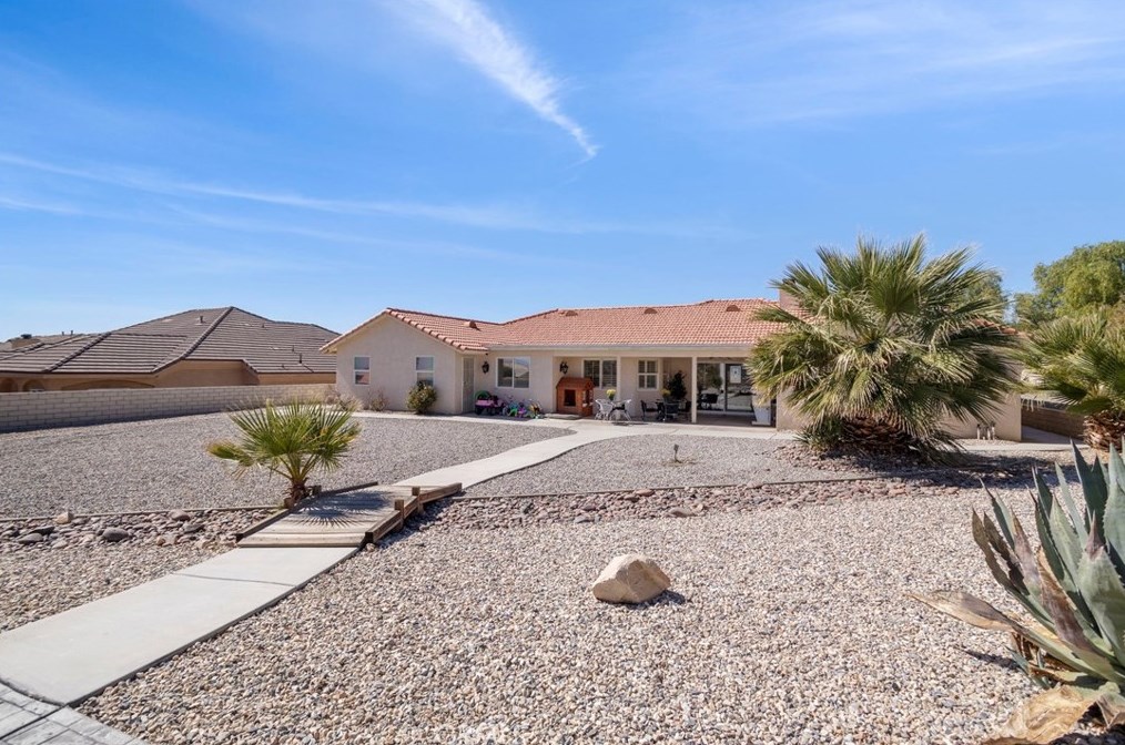 16269 Ridge View Dr, Apple Valley CA  92307-1271 exterior