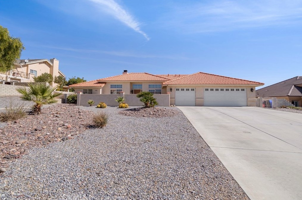 16269 Ridge View Dr, Apple Valley CA  92307-1271 exterior