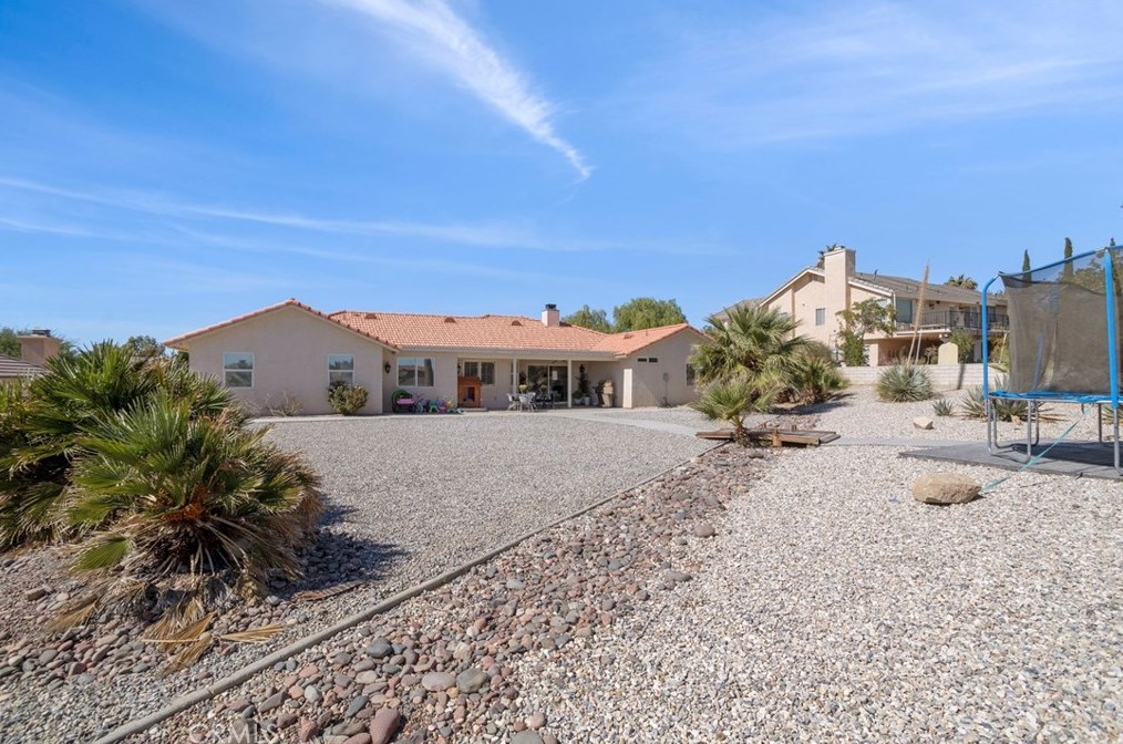 16269 Ridge View Dr, Apple Valley CA  92307-1271 exterior