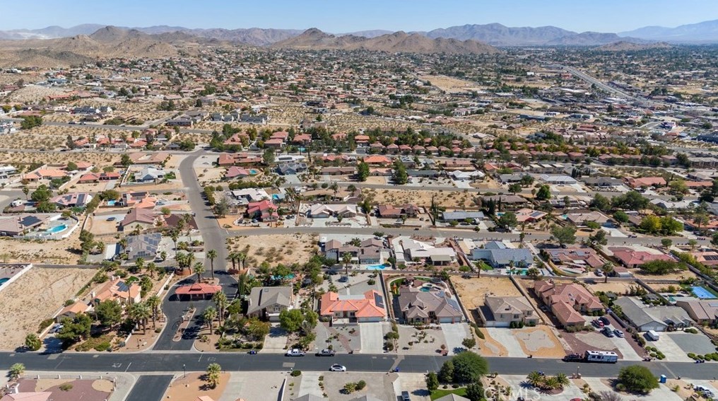 16269 Ridge View Dr, Apple Valley CA  92307-1271 exterior