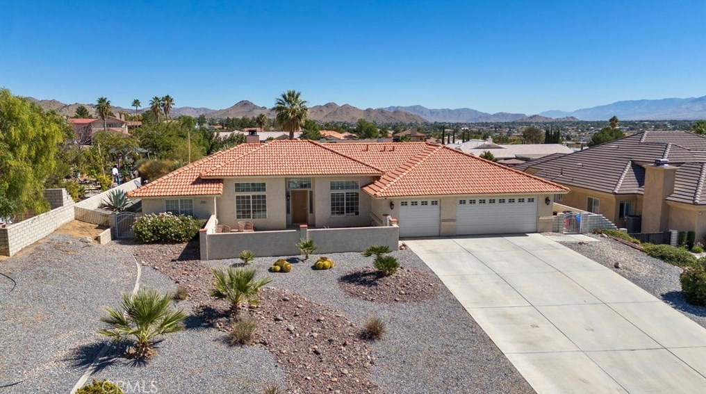 16269 Ridge View Dr, Apple Valley CA  92307-1271 exterior