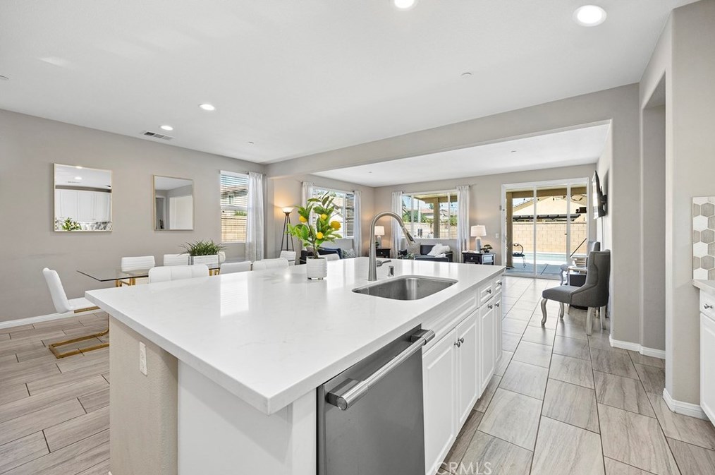 6977 Acacia Ave, Fontana CA  92336-1531 exterior