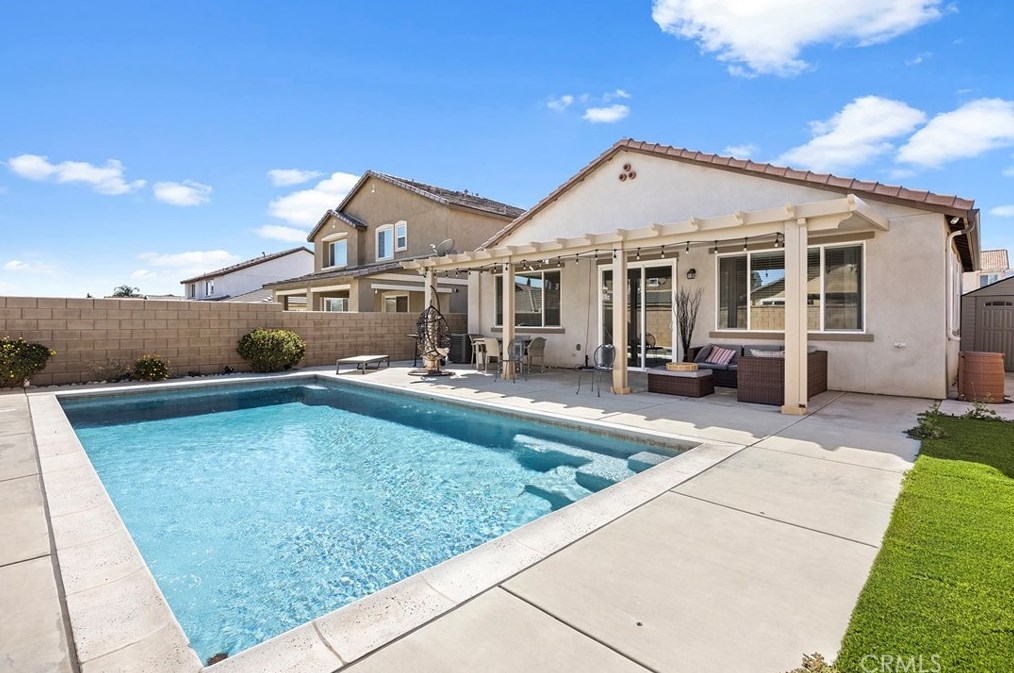 6977 Acacia Ave, Fontana CA  92336-1531 exterior