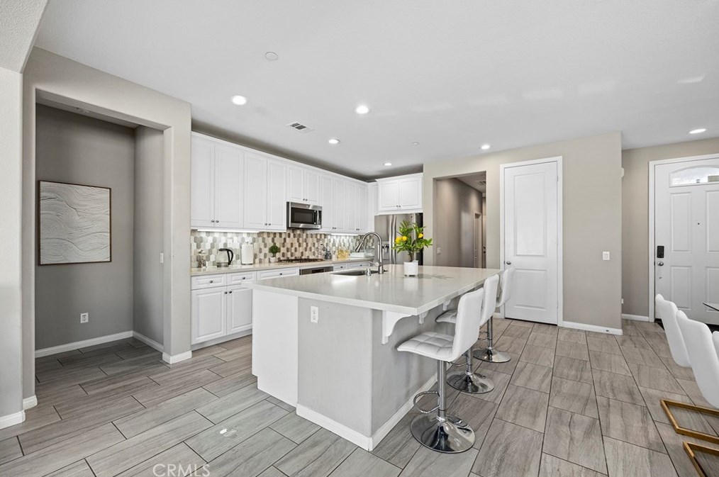 6977 Acacia Ave, Fontana CA  92336-1531 exterior