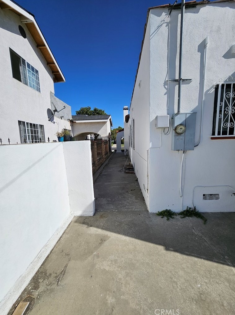 3637 Somerset Dr, Los Angeles CA  90016-5840 exterior