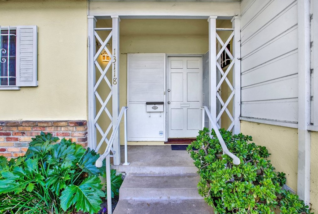 13118 Branford St, Los Angeles CA  91331-4712 exterior