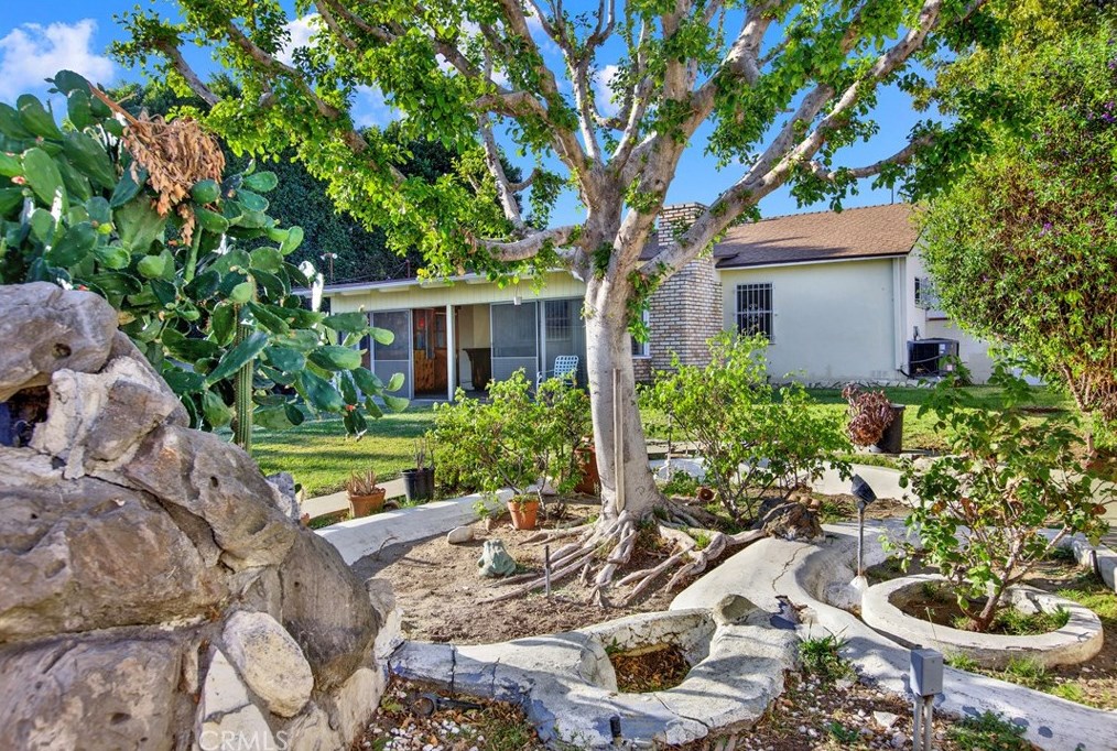 13118 Branford St, Los Angeles CA  91331-4712 exterior