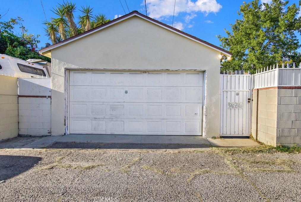 13118 Branford St, Los Angeles CA  91331-4712 exterior