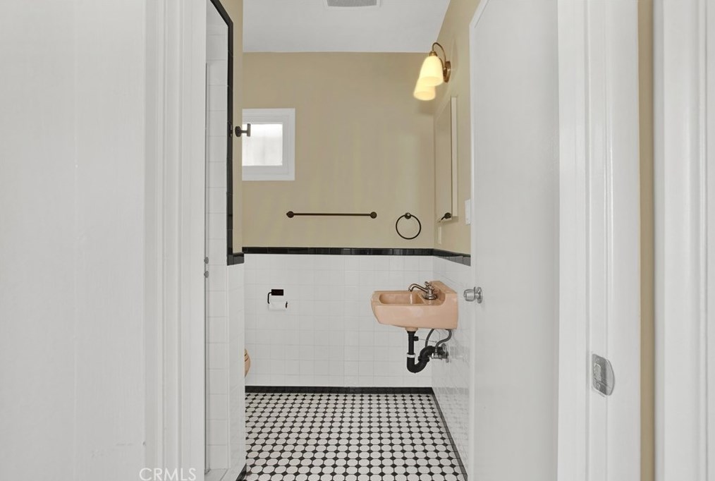 13118 Branford St, Los Angeles CA  91331-4712 exterior