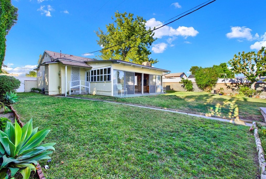 13118 Branford St, Los Angeles CA  91331-4712 exterior