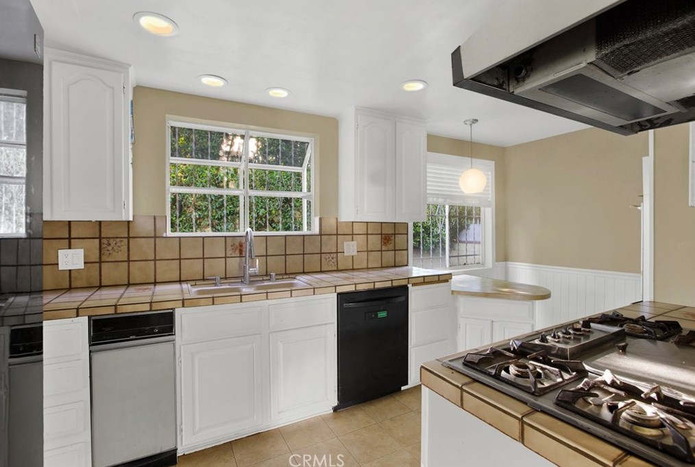 13118 Branford St, Los Angeles CA  91331-4712 exterior