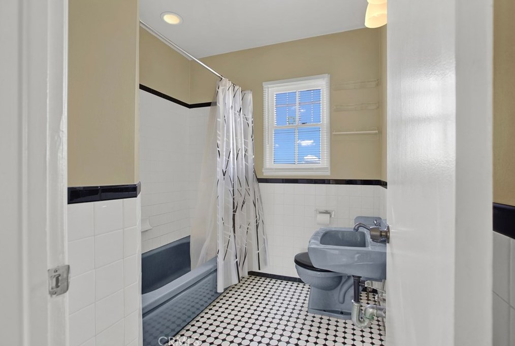 13118 Branford St, Los Angeles CA  91331-4712 exterior