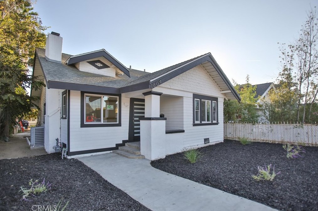 1804 46th St, Los Angeles CA  90058-1948 exterior