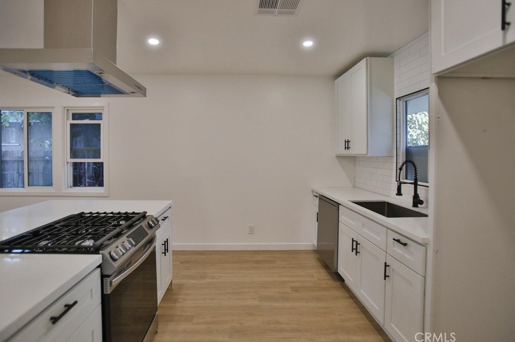 1804 46th St, Los Angeles CA  90058-1948 exterior