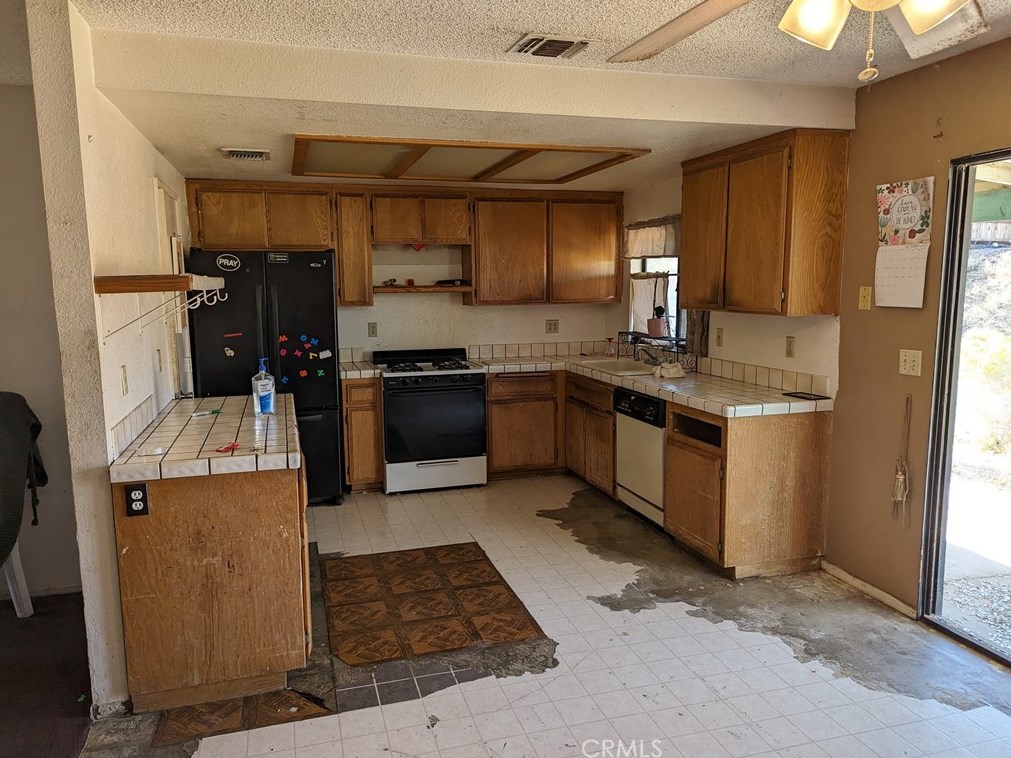 7694 Bangor Ave, Hesperia CA  92345-6858 exterior