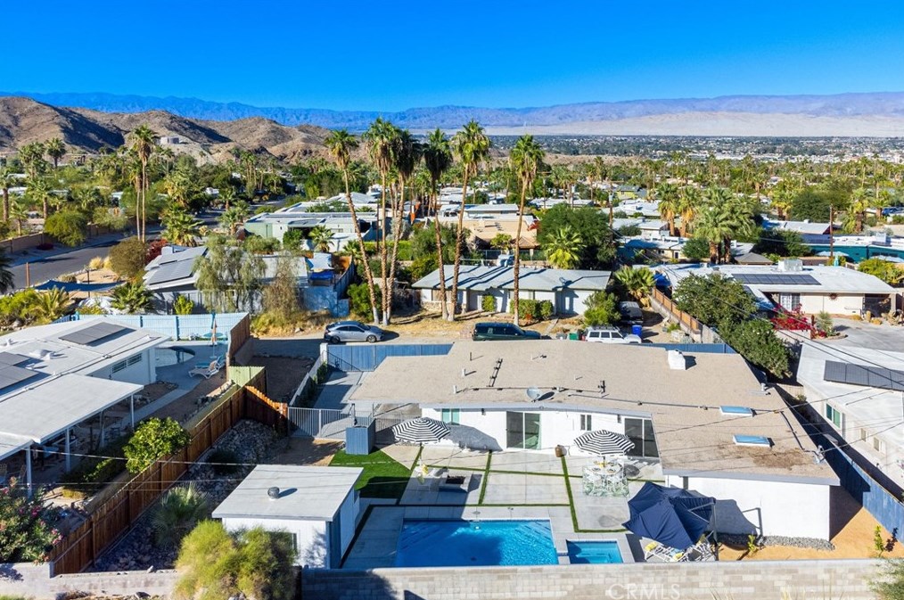 38855 Paradise Way, Cathedral City CA  92234-2356 exterior